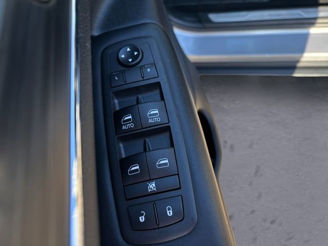 Used 2019 Jeep Grand Cherokee Limited image 17