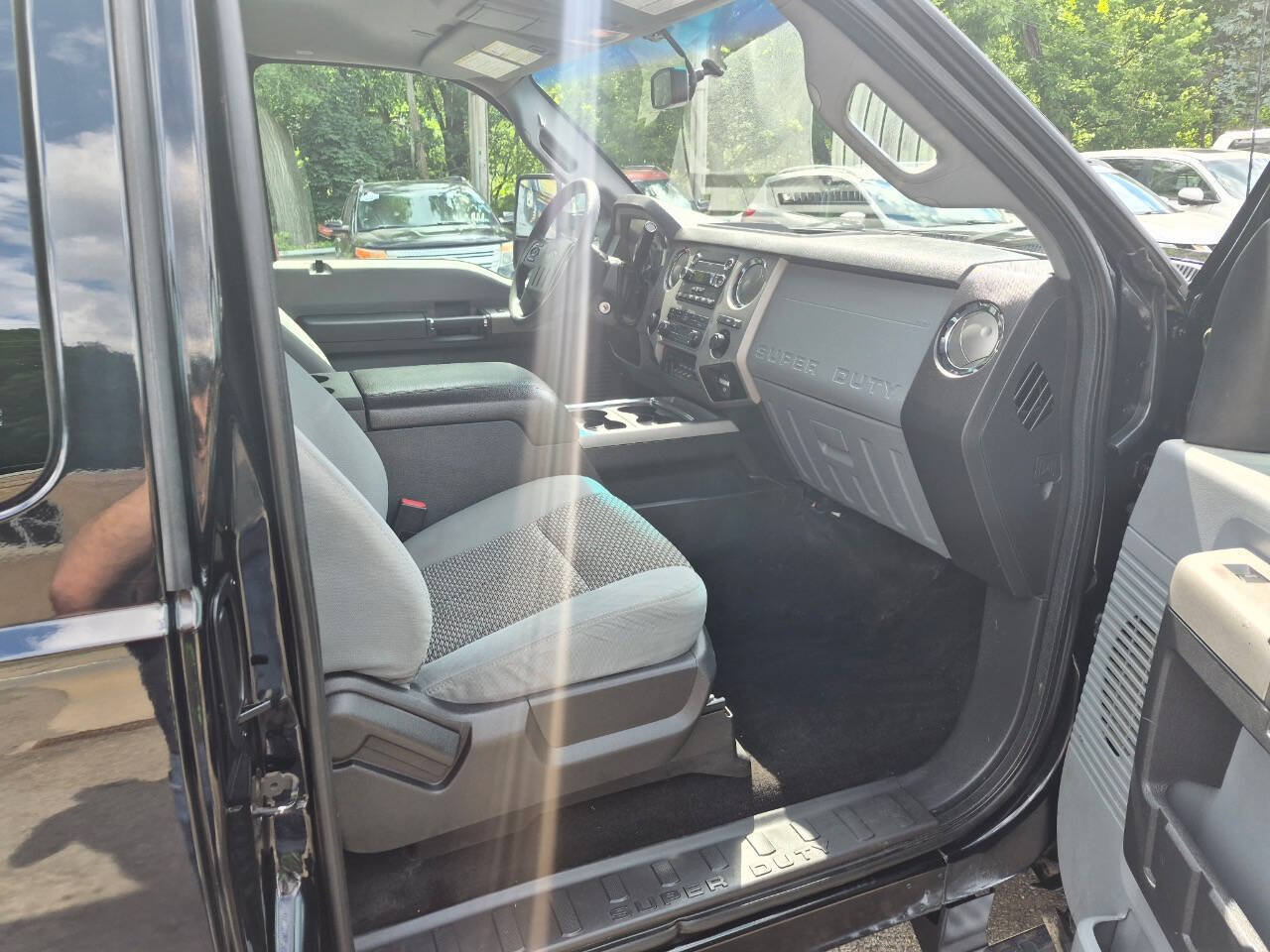 Used 2016 Ford F250 XLT w/ XLT Premium Package AWD/4WD image 8