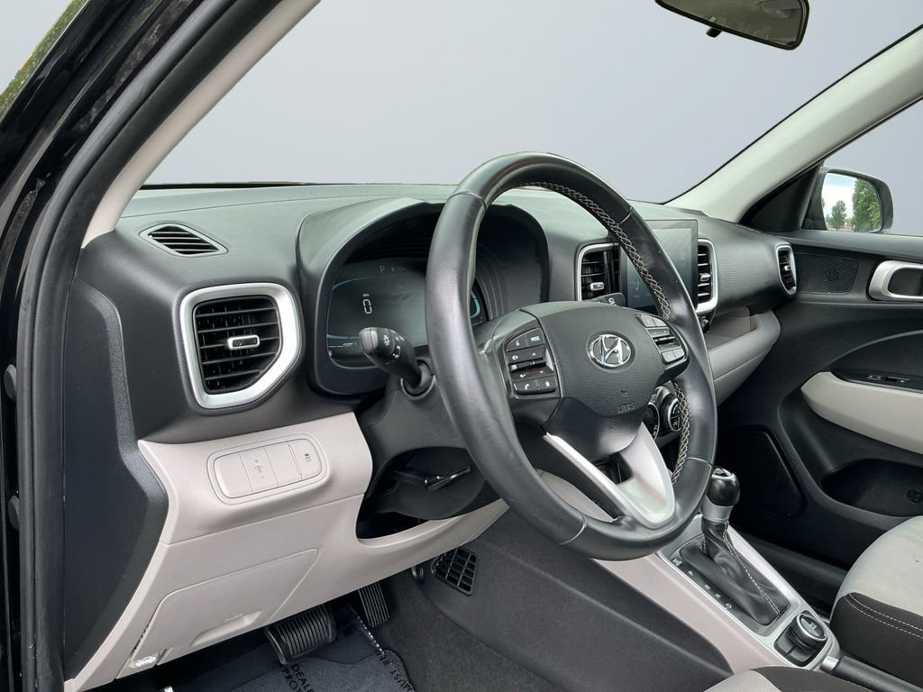 Used 2024 Hyundai Venue SEL FWD image 11