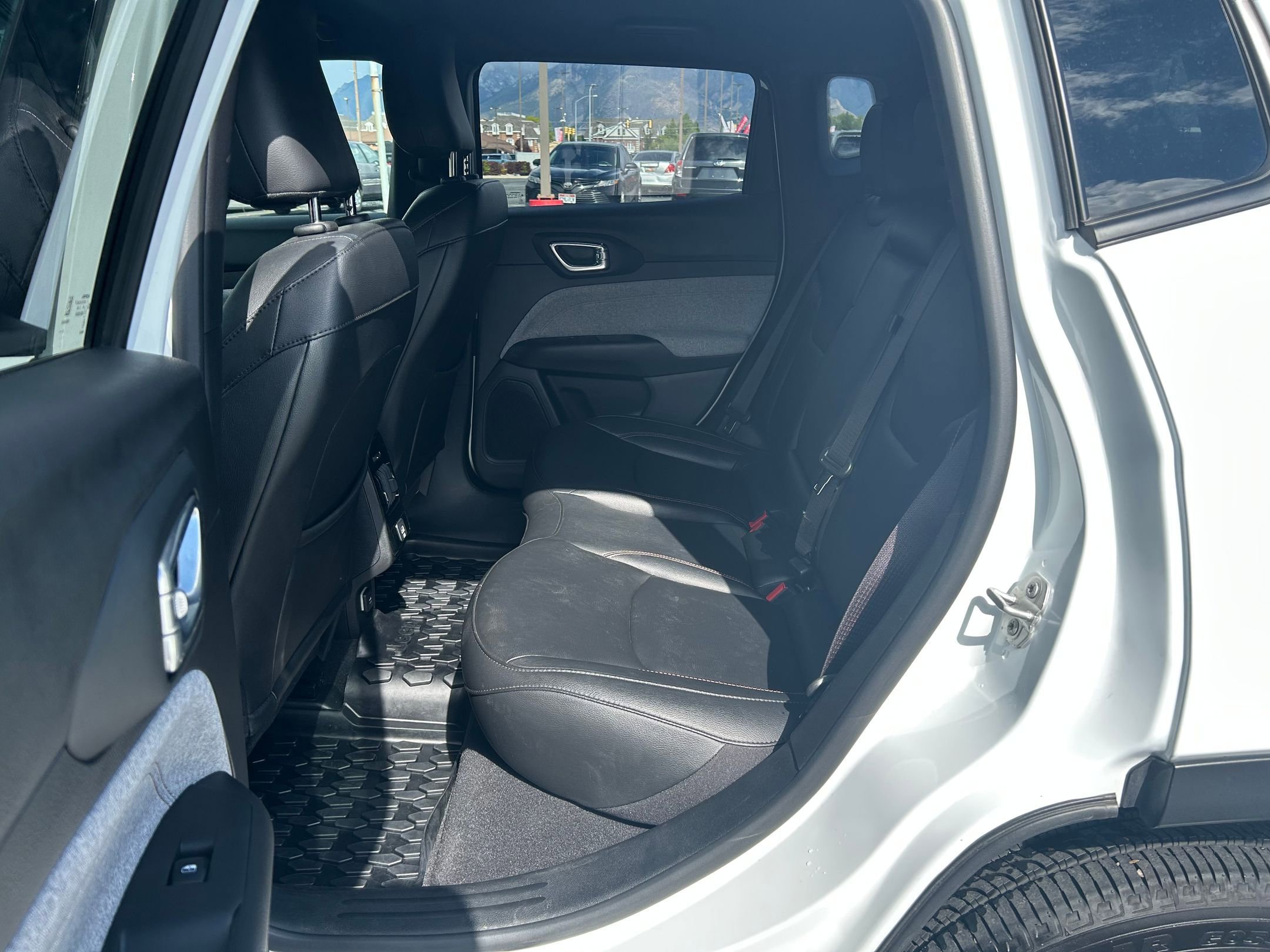 Used 2024 Jeep Compass Latitude AWD/4WD image 24