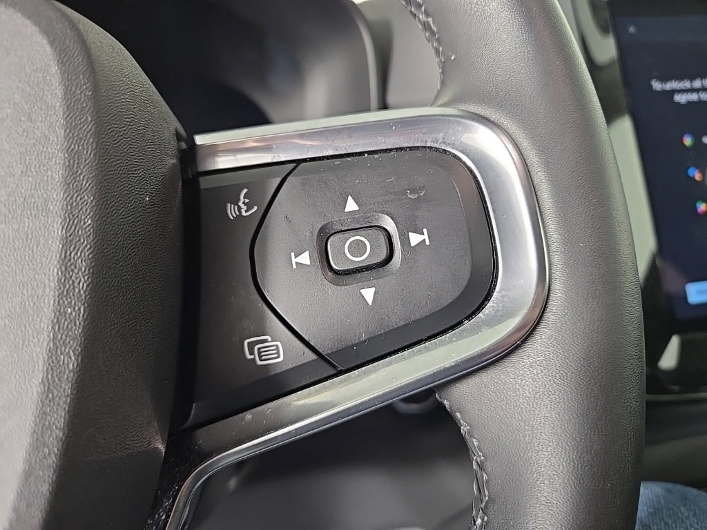 Certified 2024 Volvo XC40 B5 Plus w/ Protection Package Premier image 28