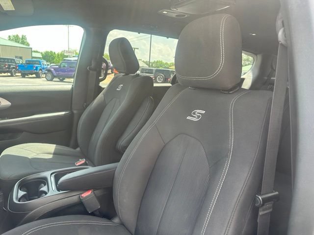 Used 2018 Chrysler Pacifica Touring Plus w/ S Appearance Package FWD image 19