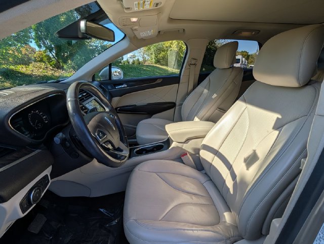 Used 2017 Lincoln MKC Reserve w/ Lincoln MKC Climate Package AWD/4WD image 10