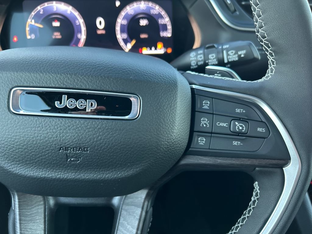 New 2025 Jeep Grand Cherokee L Limited w/ Trailer Tow Package AWD/4WD image 32
