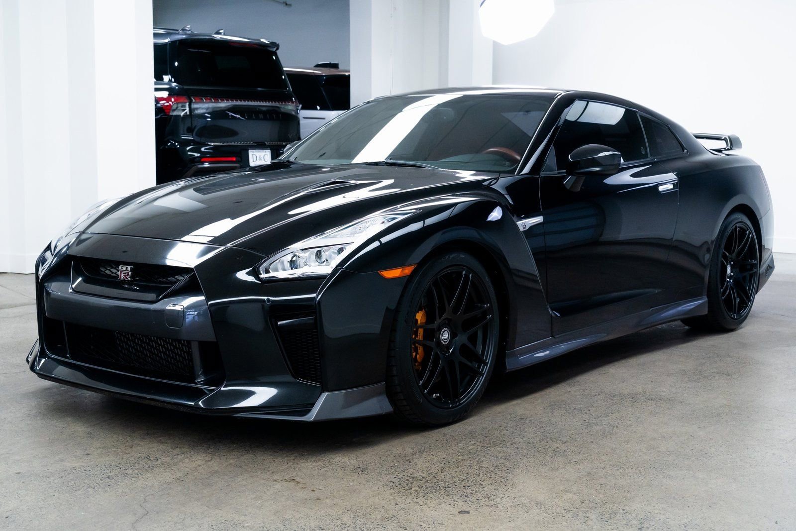 Used 2017 Nissan GT-R Premium w/ Premium Interior Package image 3