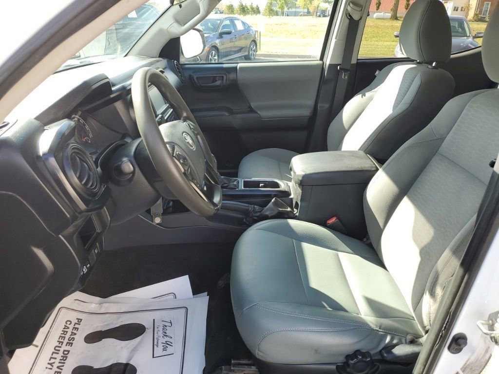 Used 2019 Toyota Tacoma SR image 24