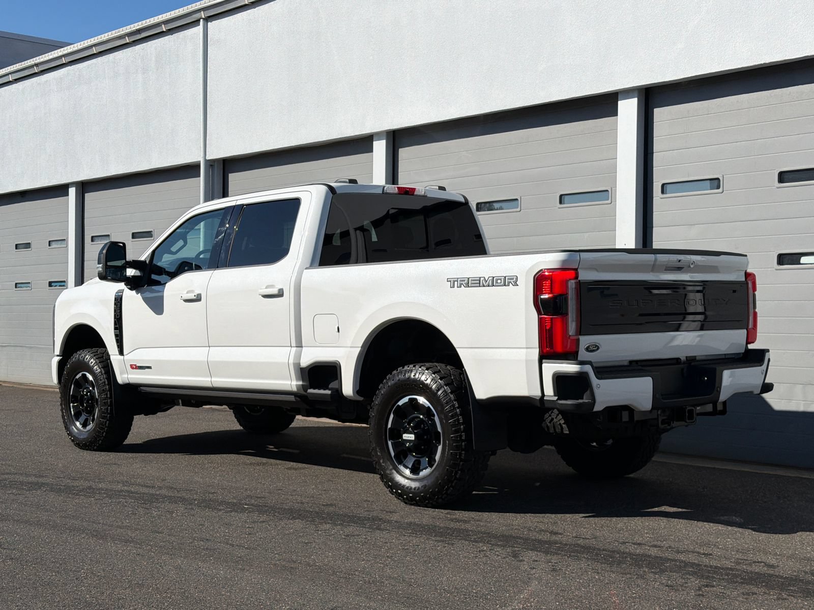 Used 2025 Ford F350 Platinum w/ Tremor Off-Road Package AWD/4WD image 8