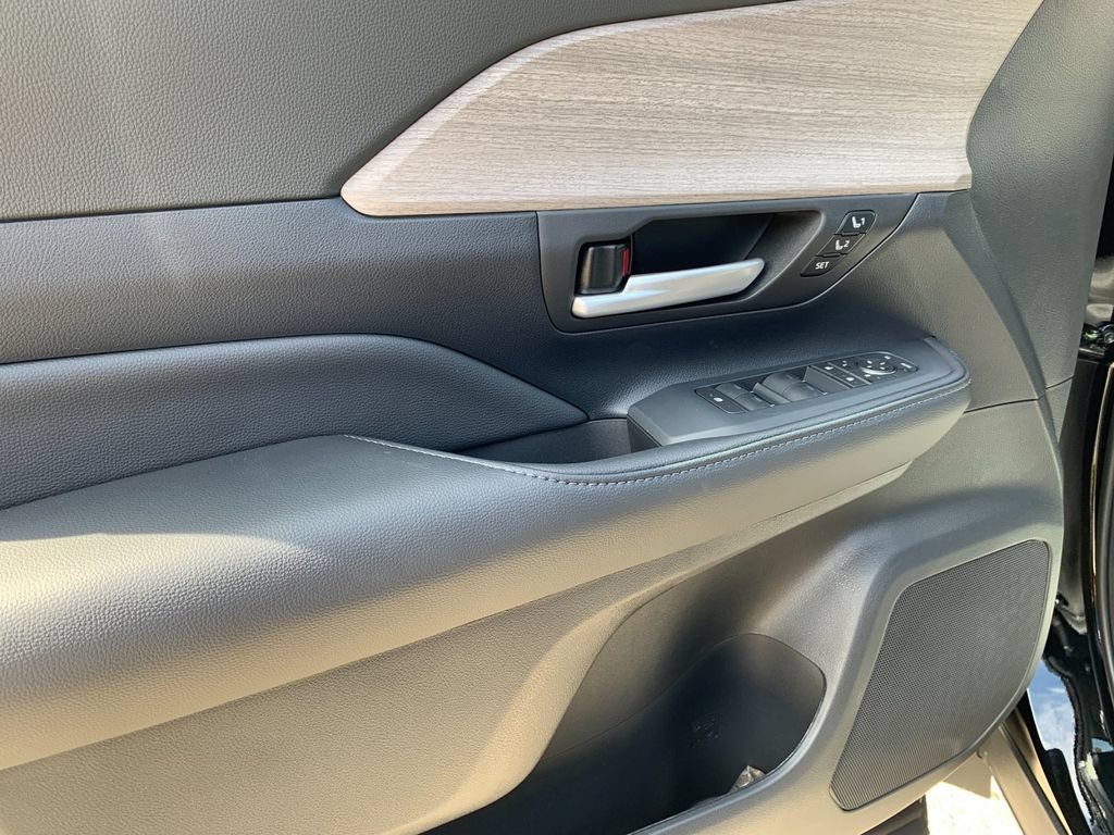 New 2026 Toyota Grand Highlander AWD image 11