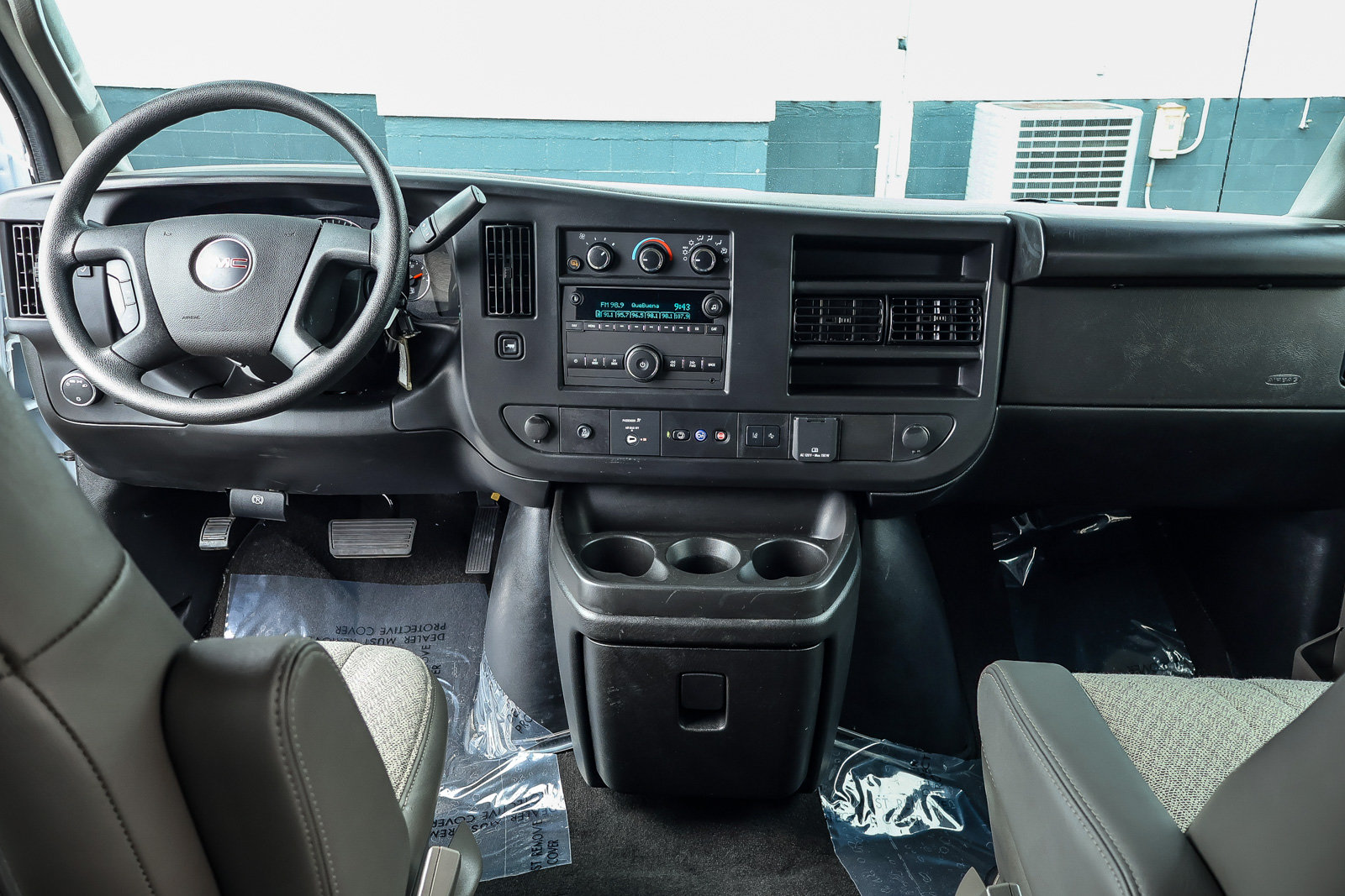 Used 2025 GMC Savana 3500 LT w/ LT Preferred Equipment Group RWD image 6