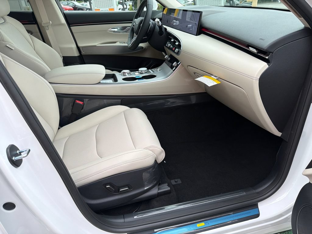 New 2027 Genesis GV70 2.5T Select AWD/4WD image 13