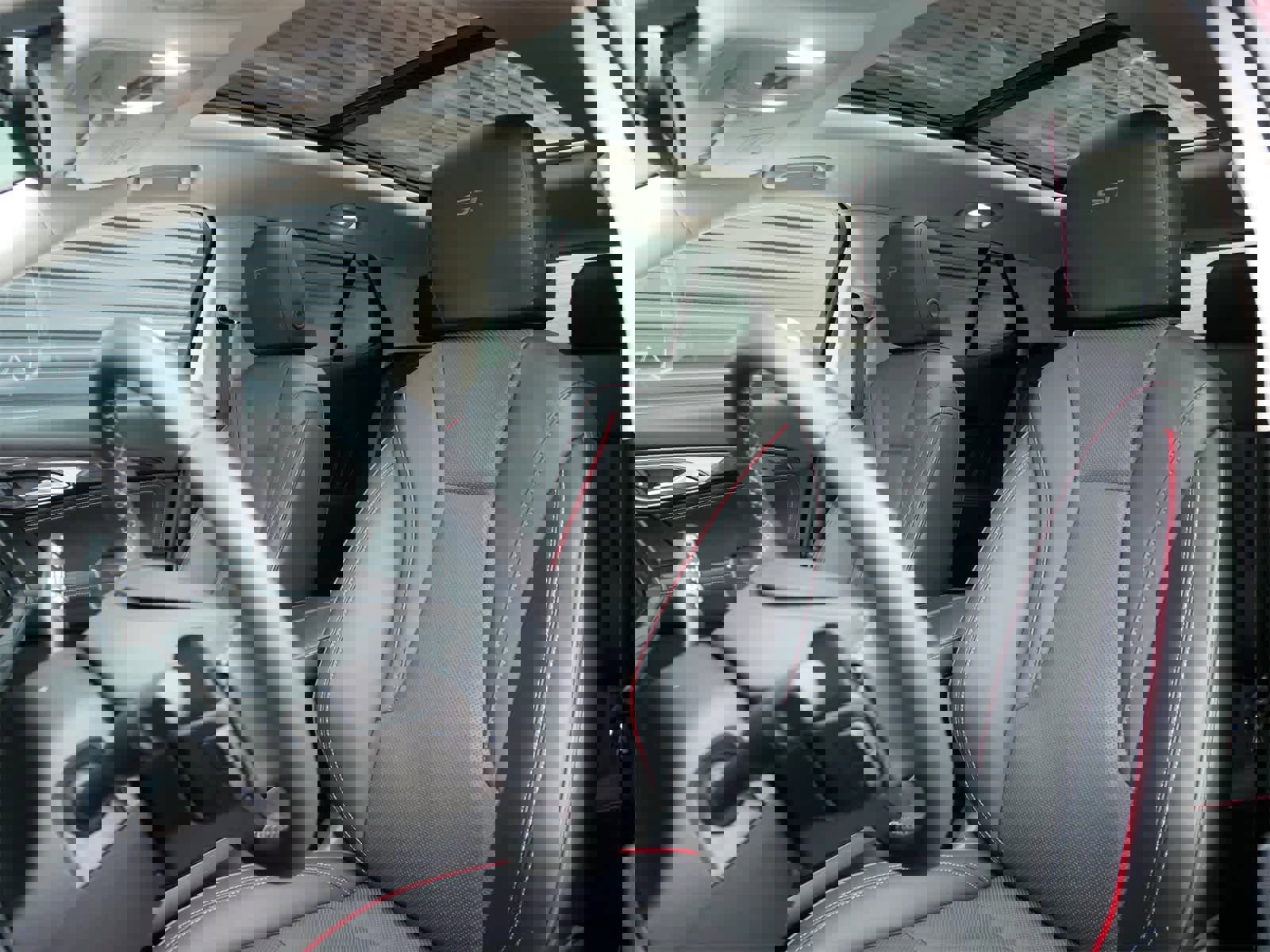 Used 2023 Buick Envision Essence w/ Sport Touring Package image 5