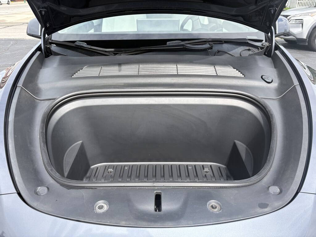 Used 2022 Tesla Model Y Long Range AWD/4WD image 10