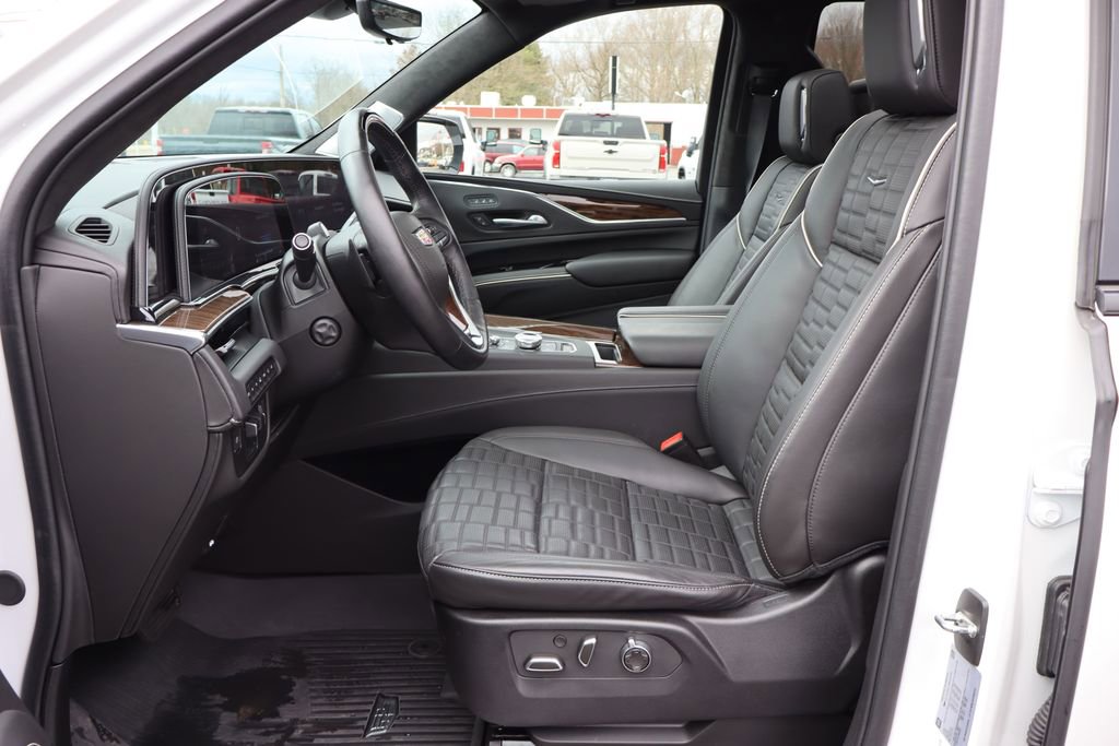 Used 2024 Cadillac Escalade Sport Platinum w/ LPO, ONYX Package image 4
