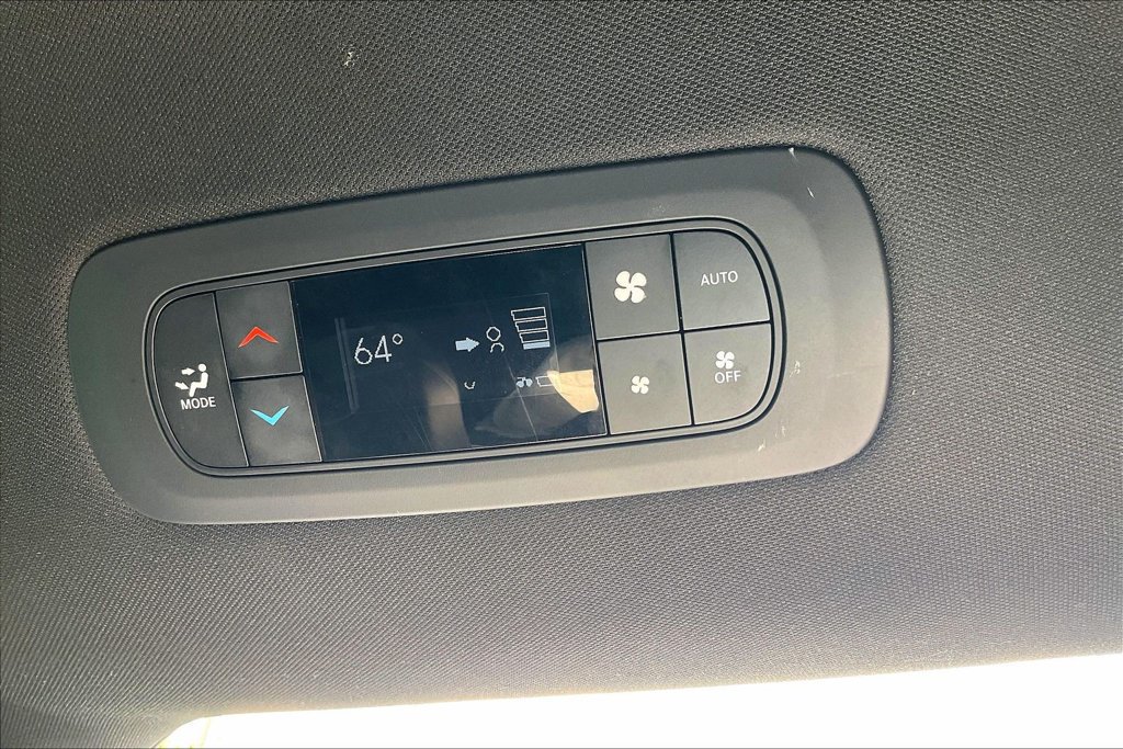 Used 2025 Chrysler Pacifica Select FWD image 15