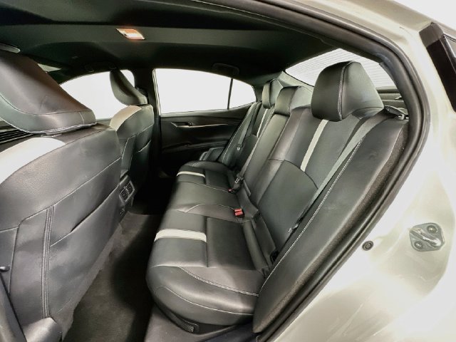 Used 2025 Toyota Camry SE FWD image 23