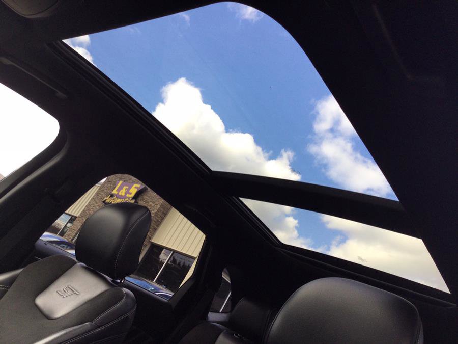 Used 2019 Ford Edge ST w/ Cold Weather Package image 18