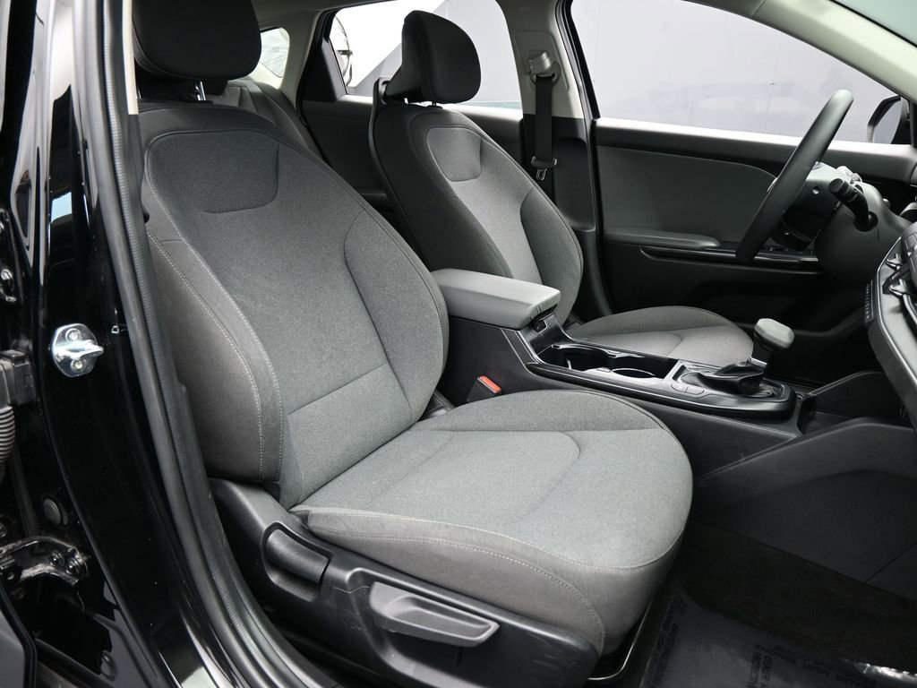 Used 2025 Kia K4 LX image 42