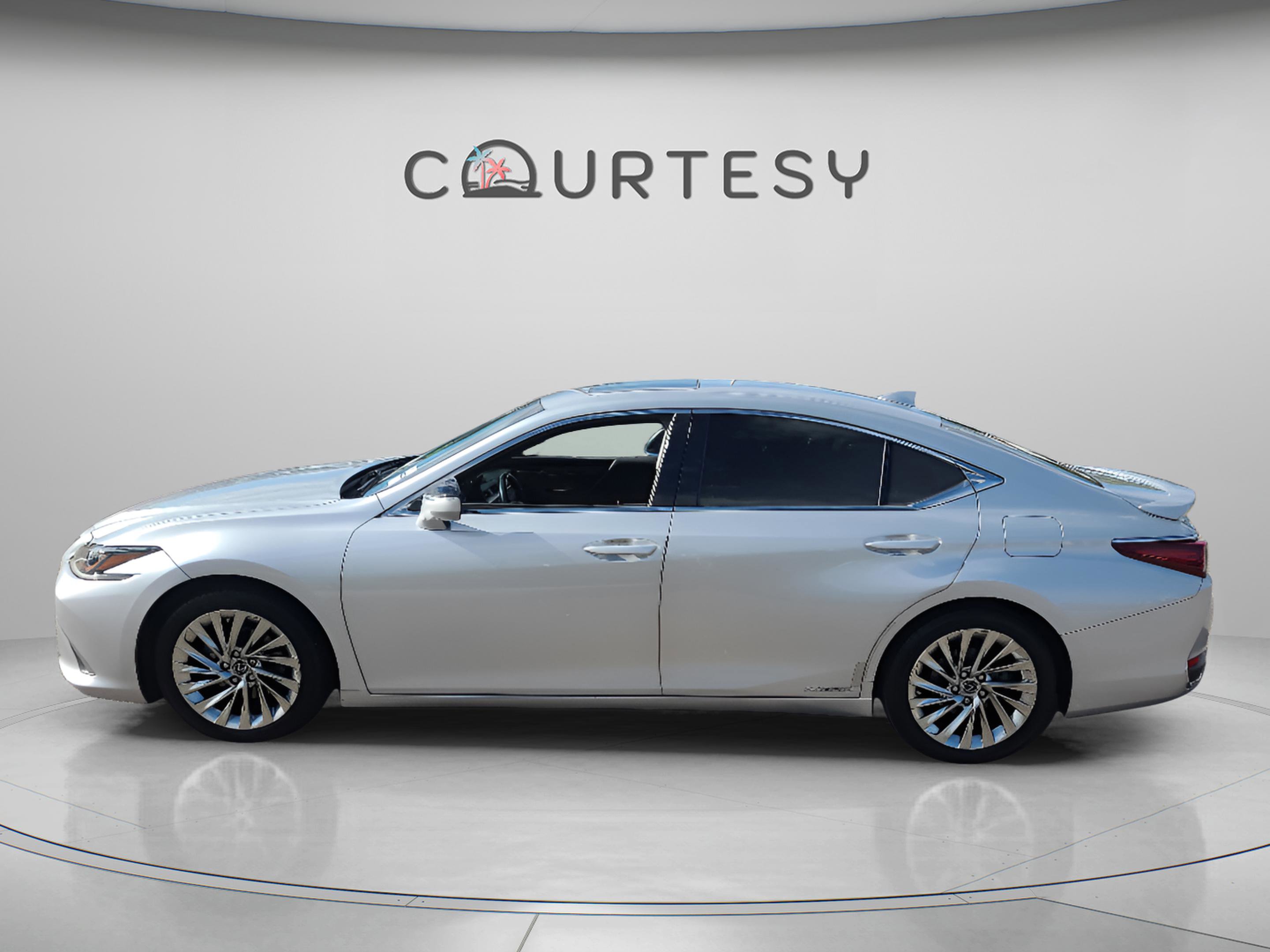 Used 2019 Lexus ES 300h w/ Accessory Package 2 image 3