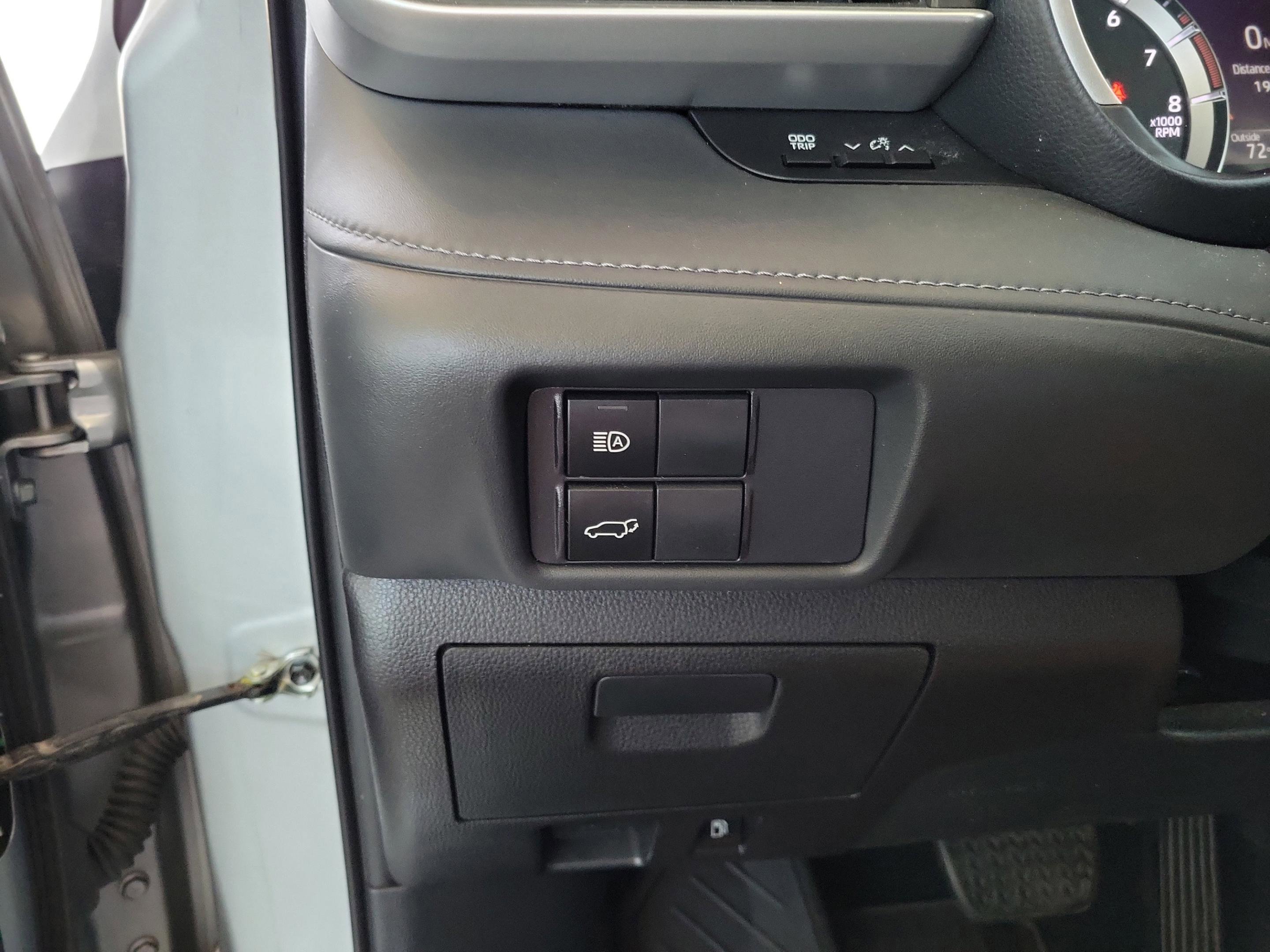 Used 2022 Toyota Highlander XLE image 15