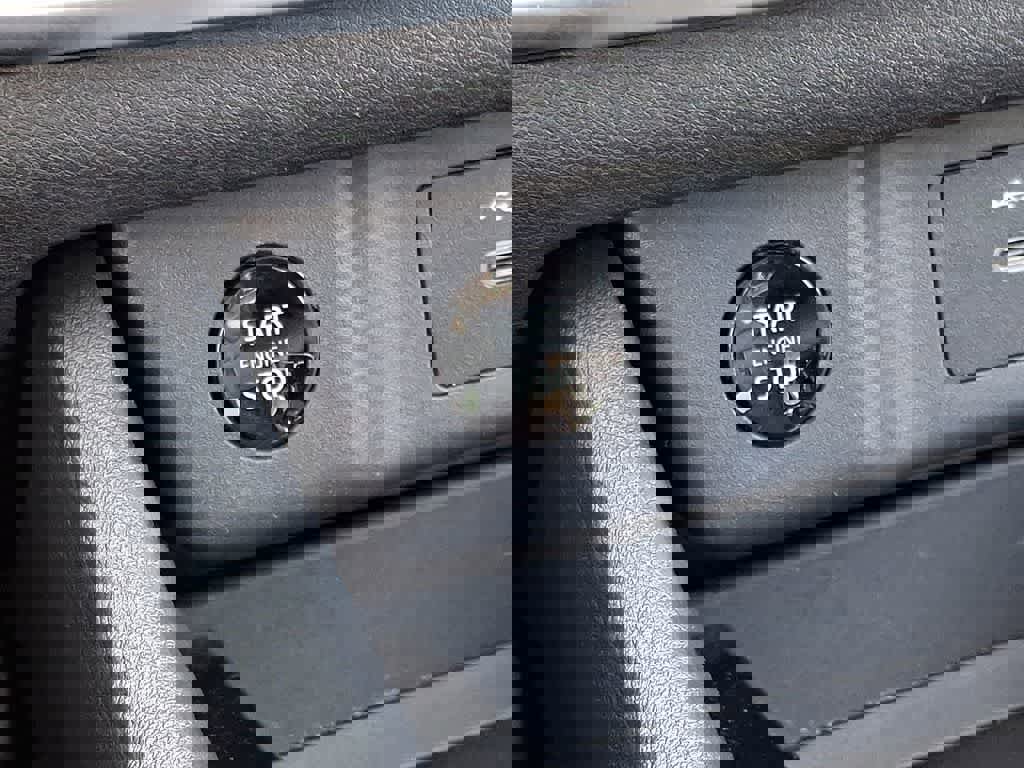 Used 2025 Nissan Rogue SV image 20