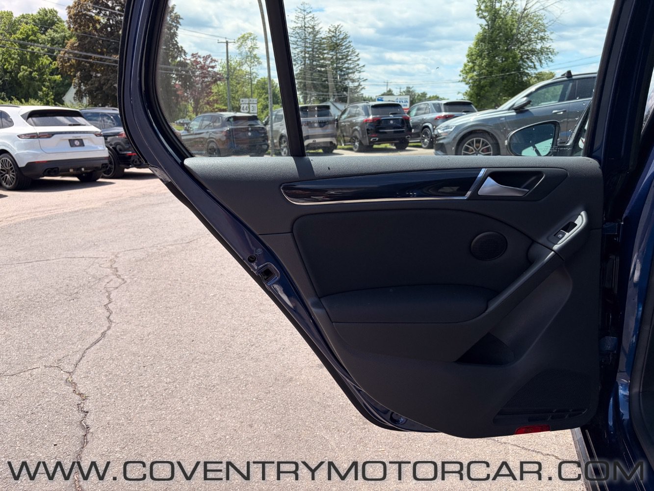 Used 2012 Volkswagen Golf 4-Door FWD image 37