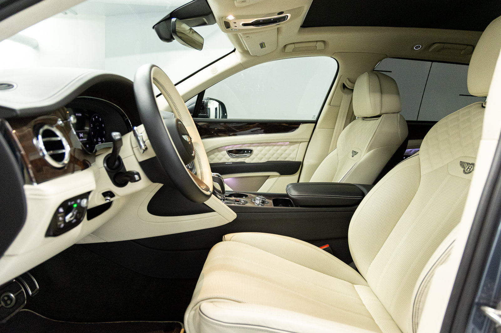 Certified 2023 Bentley Bentayga AWD/4WD image 30