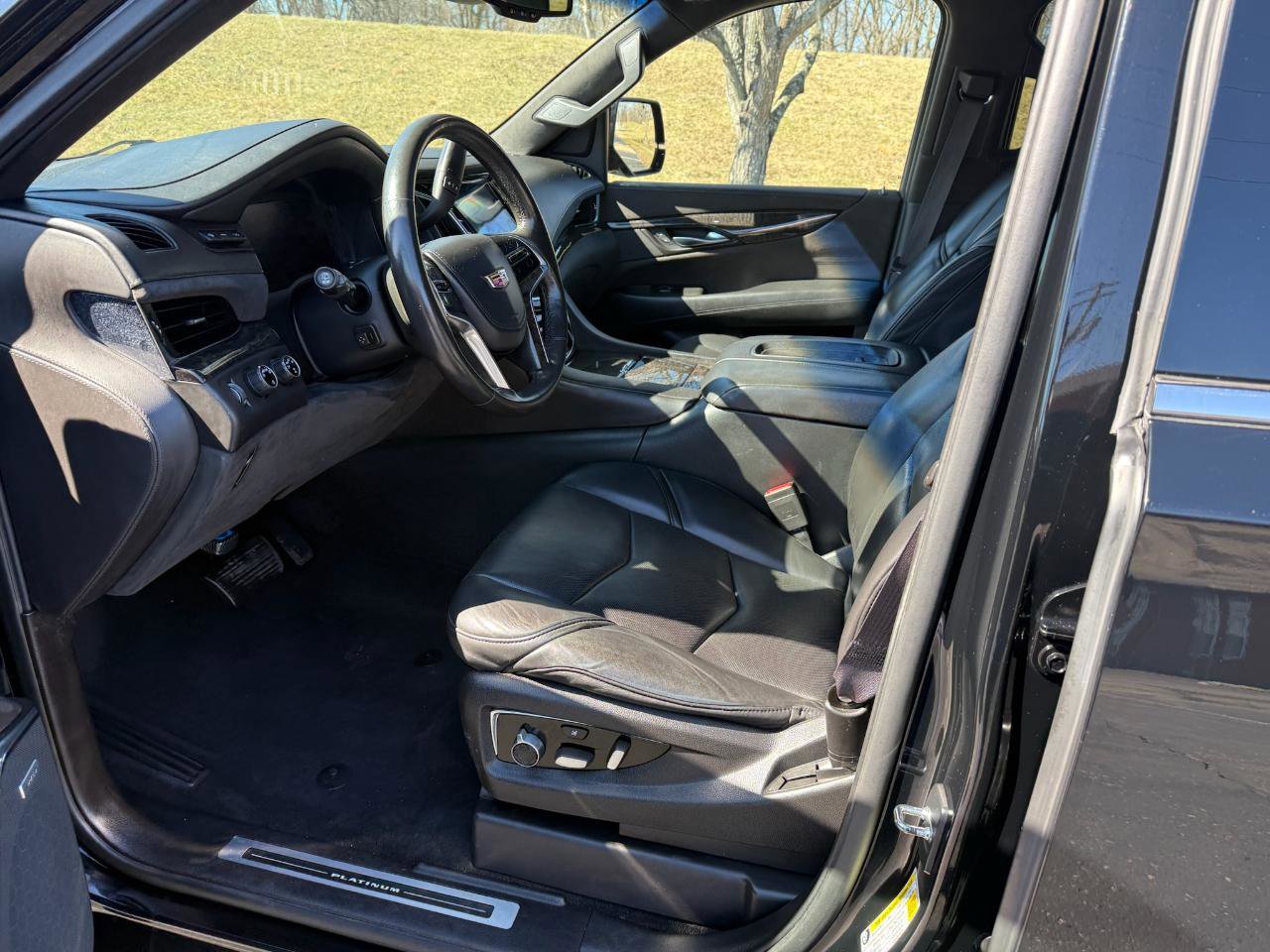 Used 2015 Cadillac Escalade Platinum image 10