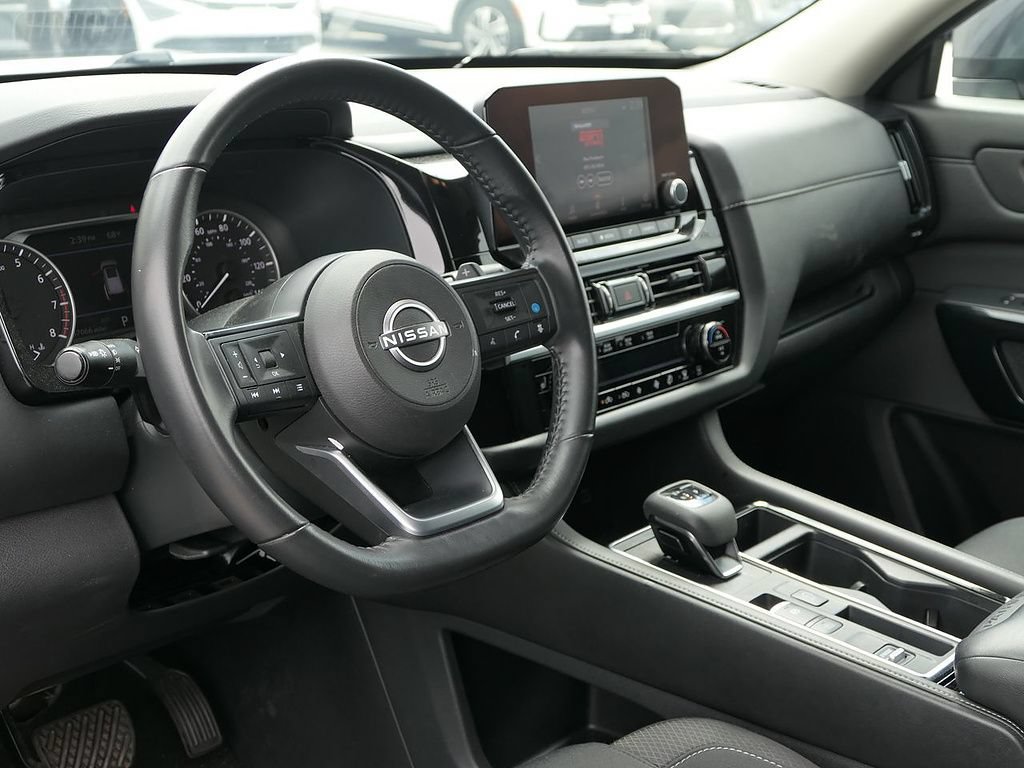 Used 2025 Nissan Pathfinder SV FWD image 12