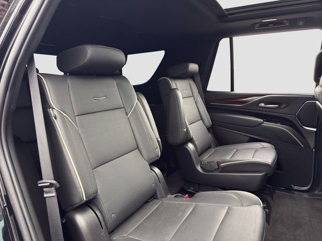 Used 2022 Cadillac Escalade Premium Luxury image 16