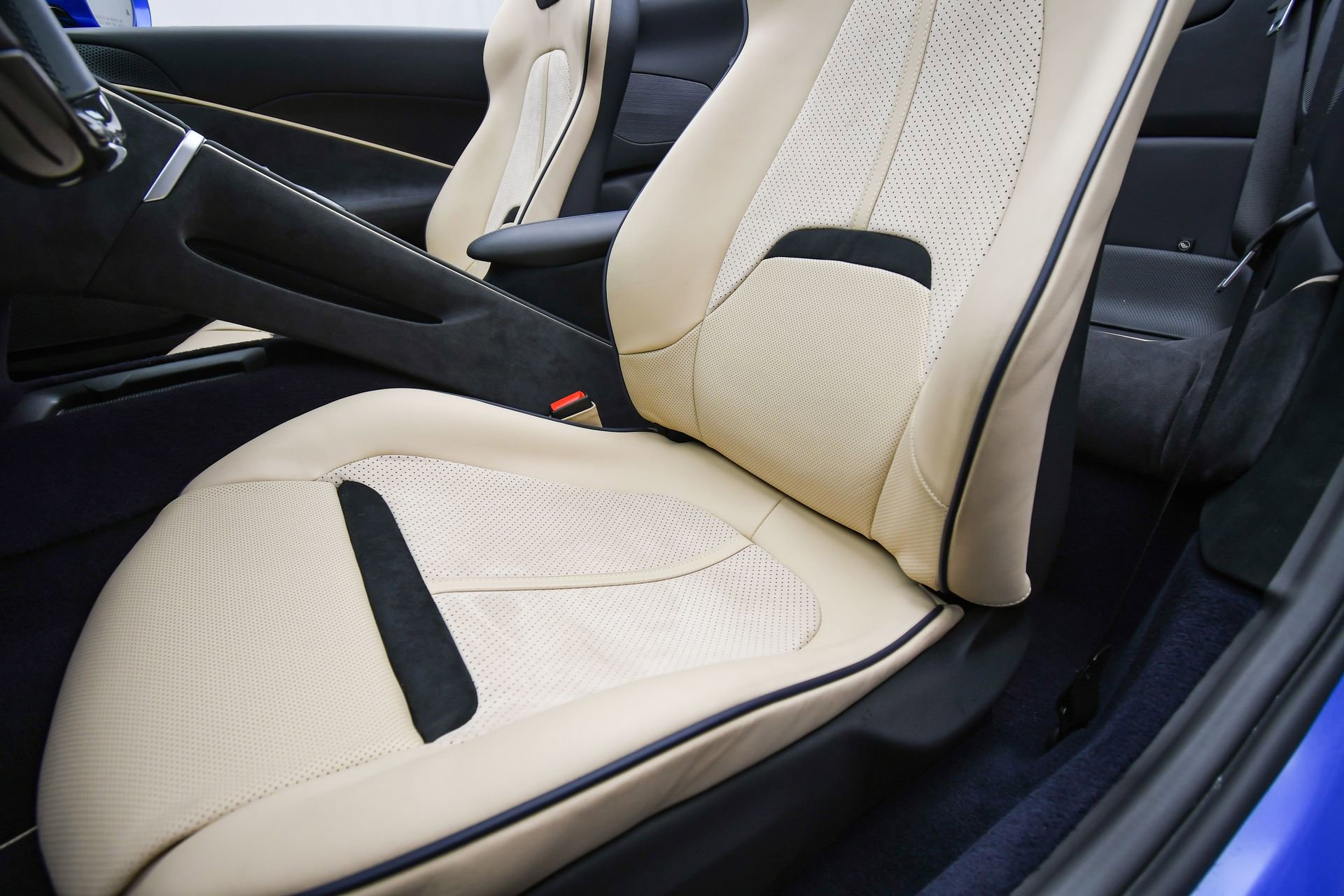 Used 2025 Ferrari Roma Spider image 58