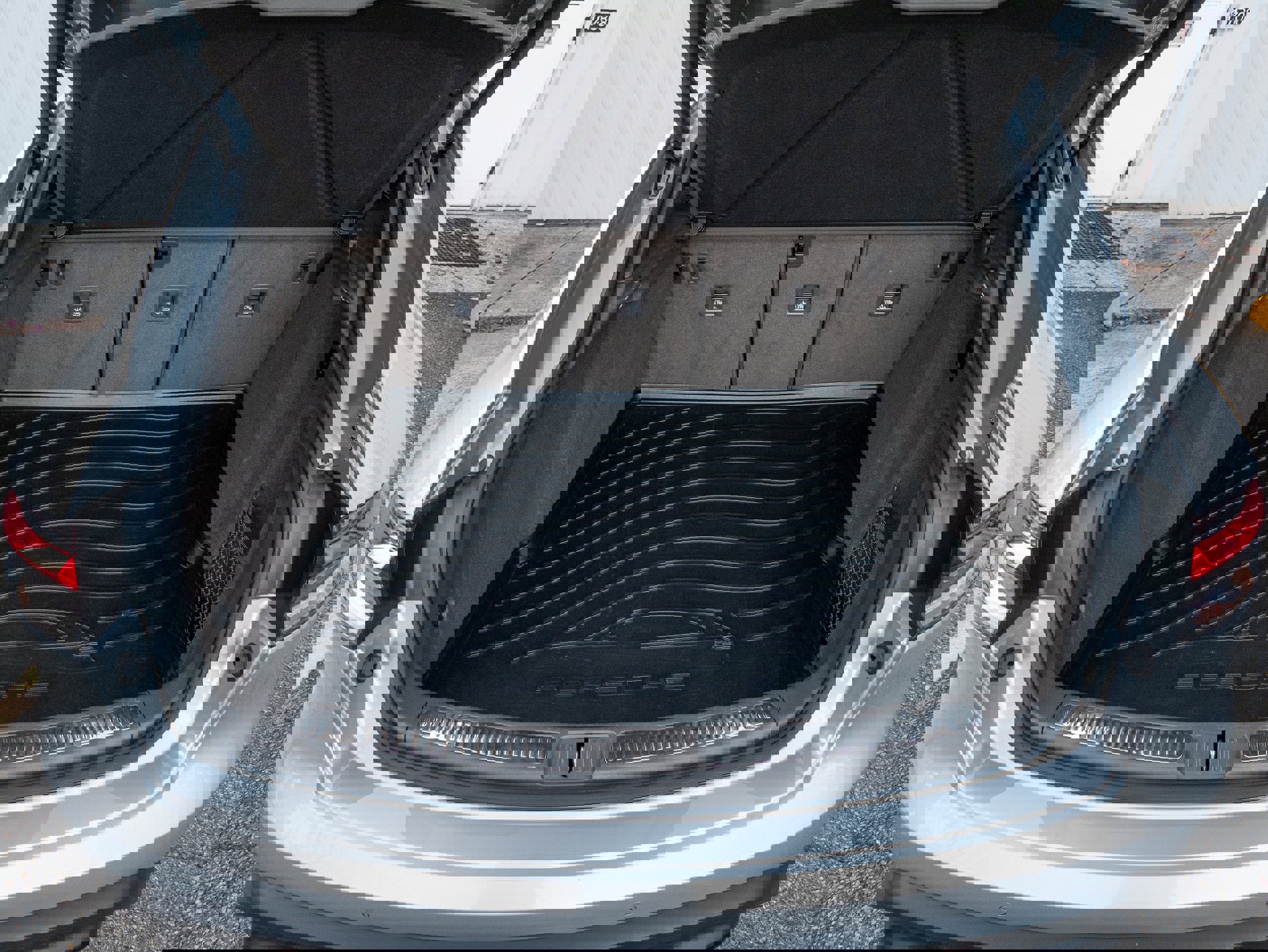 Used 2023 Porsche Macan image 42