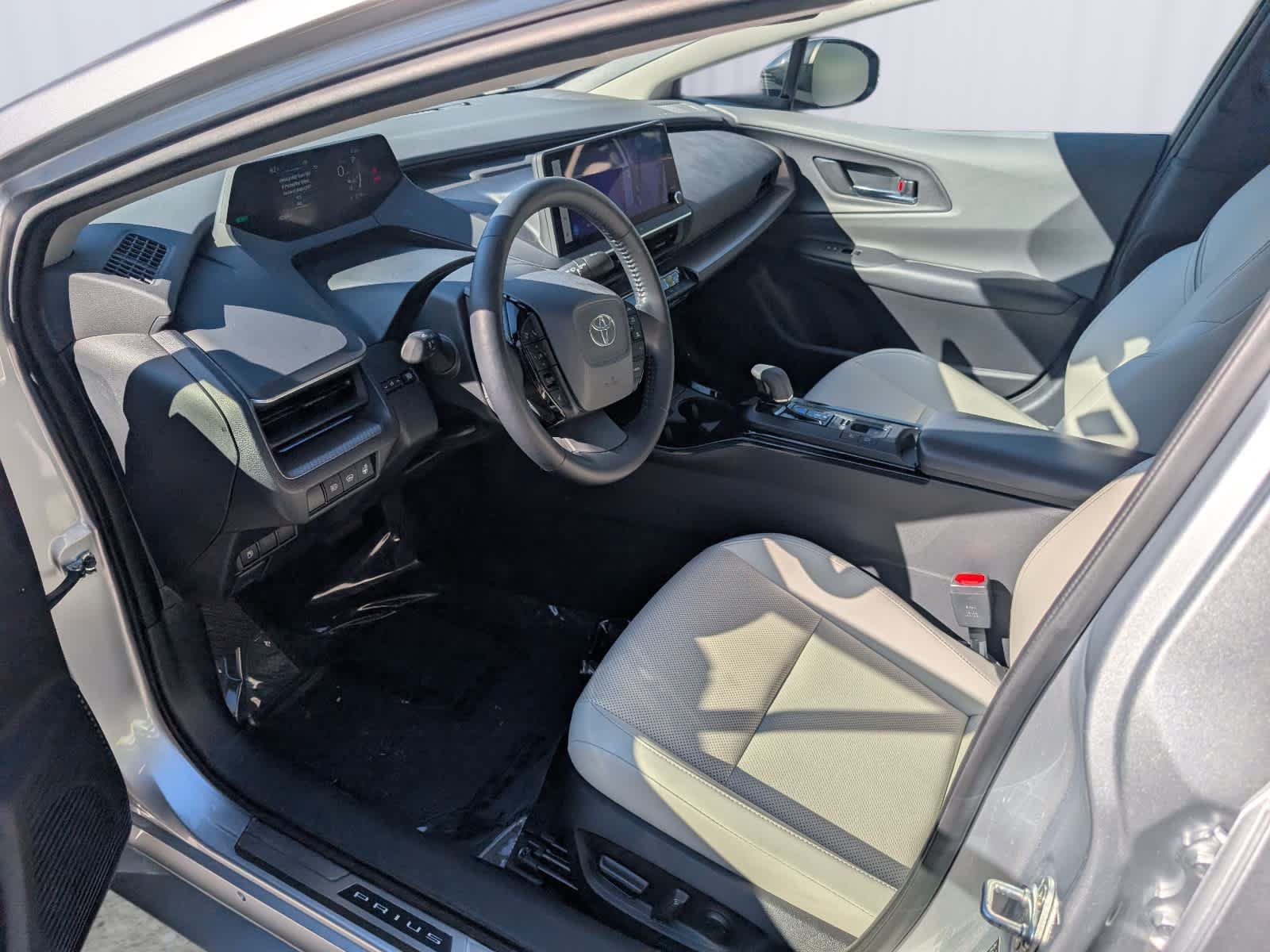 Used 2024 Toyota Prius XLE FWD image 14
