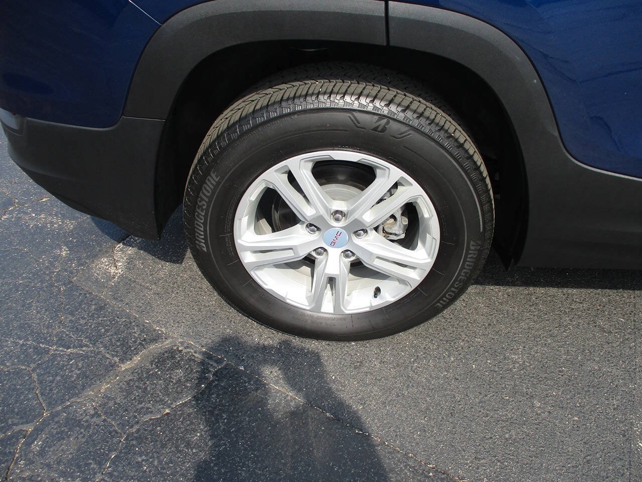 Used 2023 GMC Terrain SLE AWD/4WD image 4