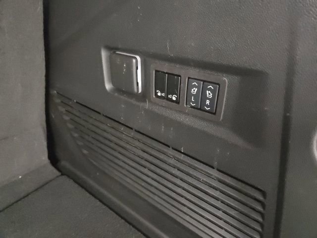 Used 2024 Chevrolet Tahoe High Country image 32