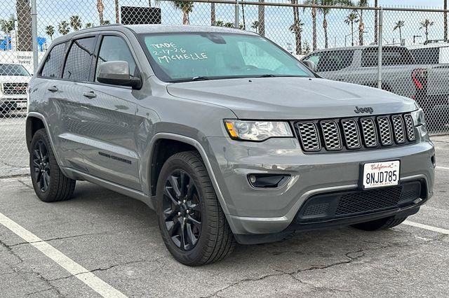 Used 2020 Jeep Grand Cherokee Altitude image 2