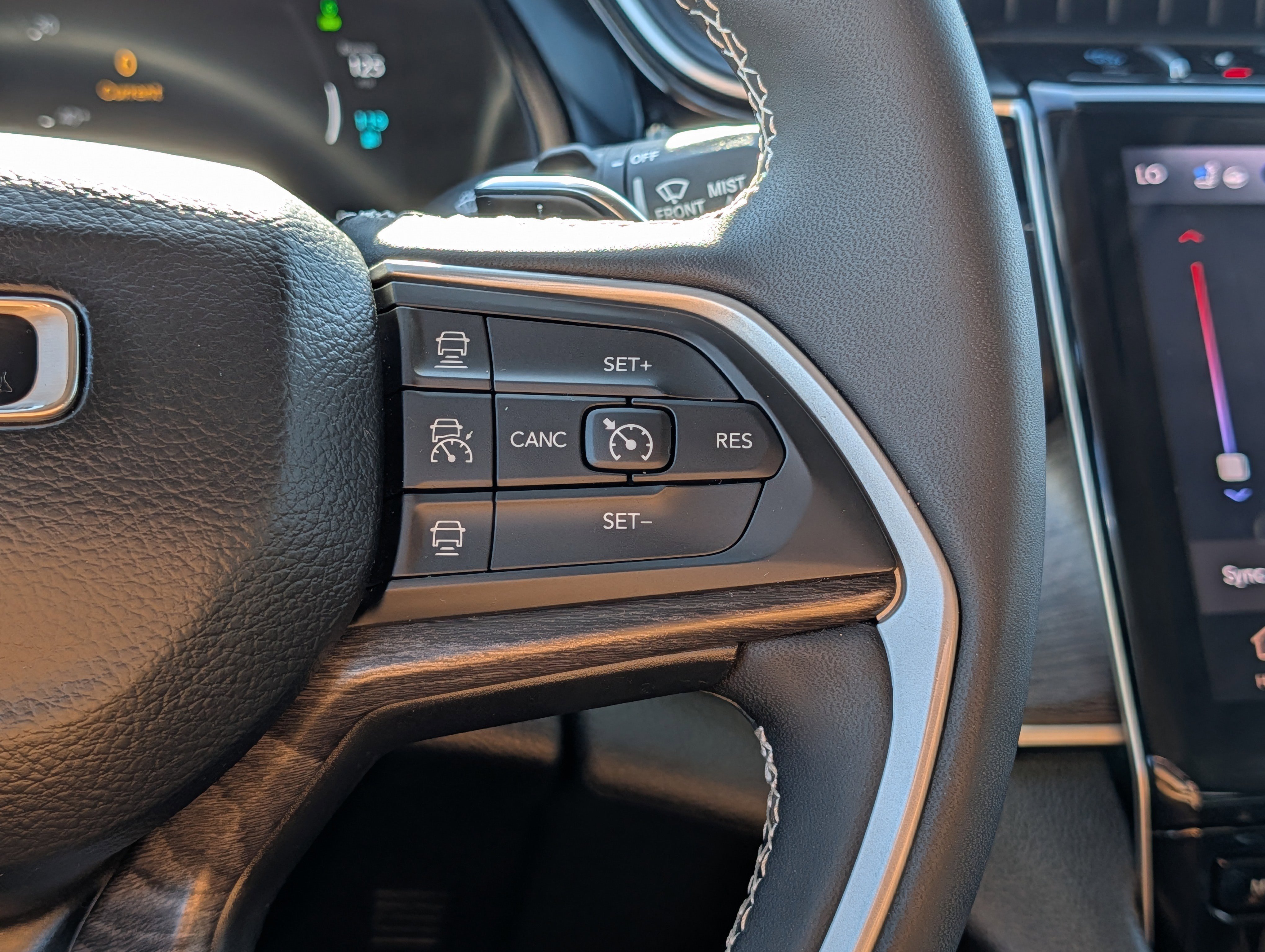 Used 2022 Jeep Grand Cherokee 4WD w/ Luxury Tech Group II image 29