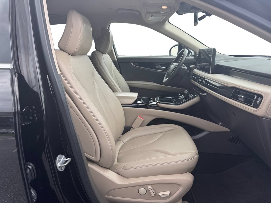 Used 2022 Lincoln Nautilus FWD w/ Premium Package image 15