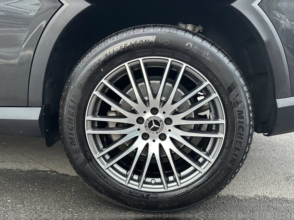 Used 2025 Mercedes-Benz GLC 300 4MATIC image 28