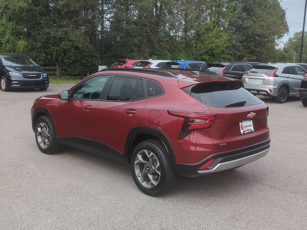 Used 2024 Chevrolet Trax LT FWD image 7