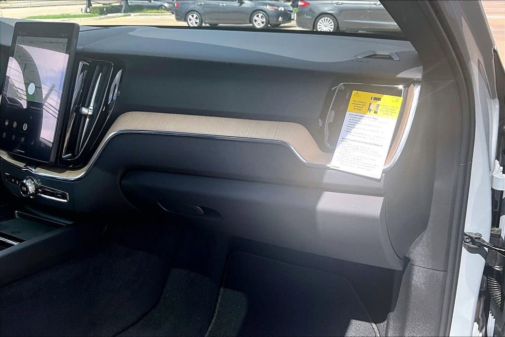 New 2026 Volvo XC60 B5 Plus w/ Protection Package Premier AWD/4WD image 18