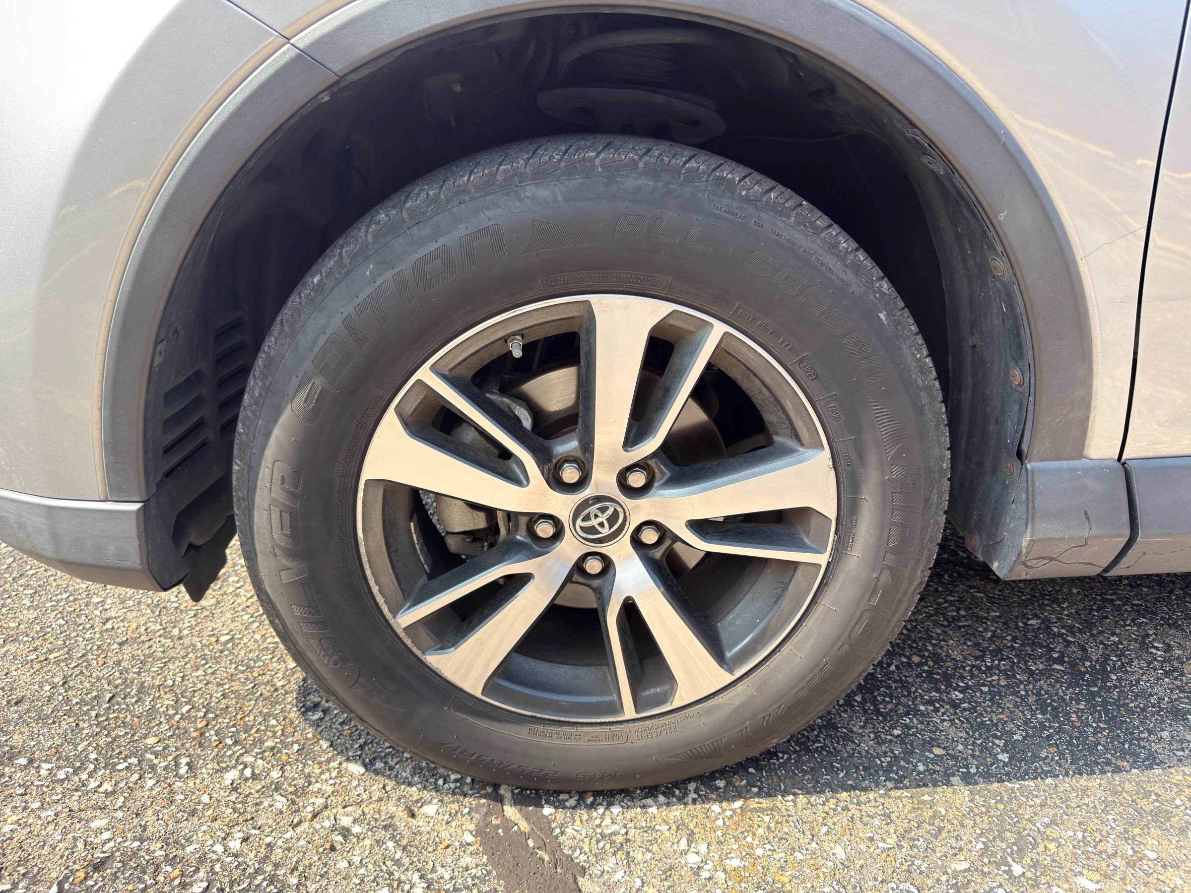 Used 2016 Toyota RAV4 XLE FWD image 28