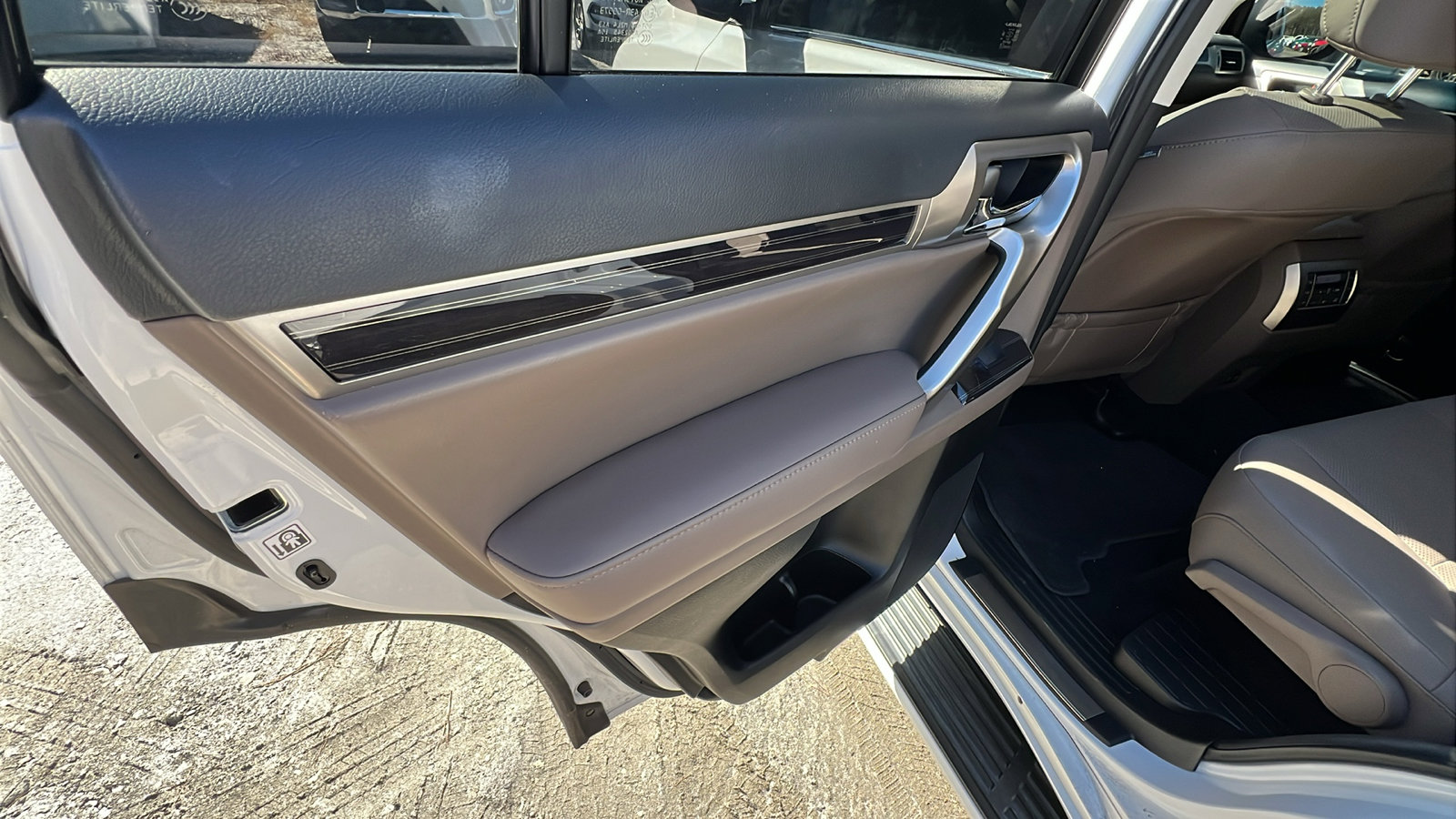 Used 2020 Lexus GX 460 Premium w/ Premium Package image 25