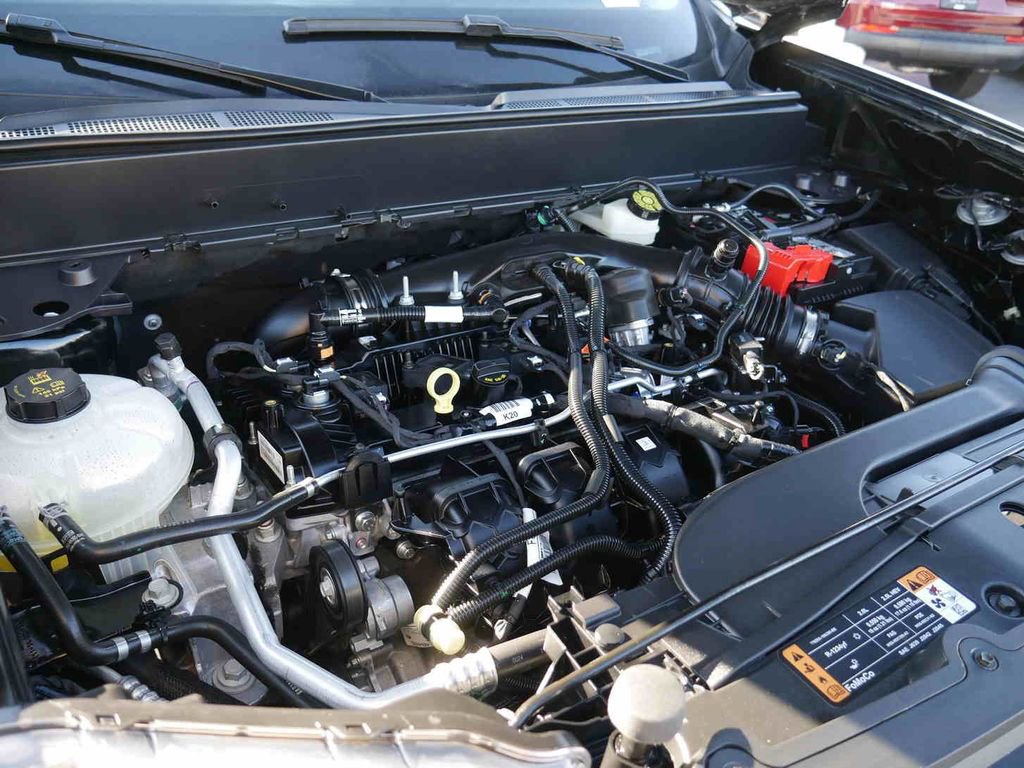 Used 2024 Ford Maverick Lariat w/ Black Appearance Package image 13