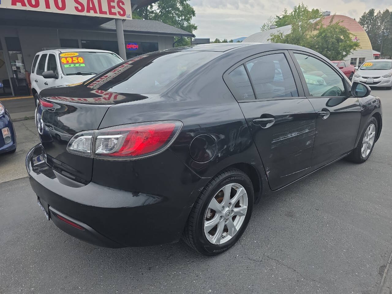 Used 2011 MAZDA MAZDA3 i Touring FWD image 3