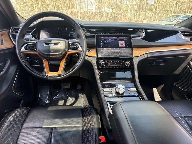 Used 2024 Jeep Grand Cherokee Summit AWD/4WD image 18