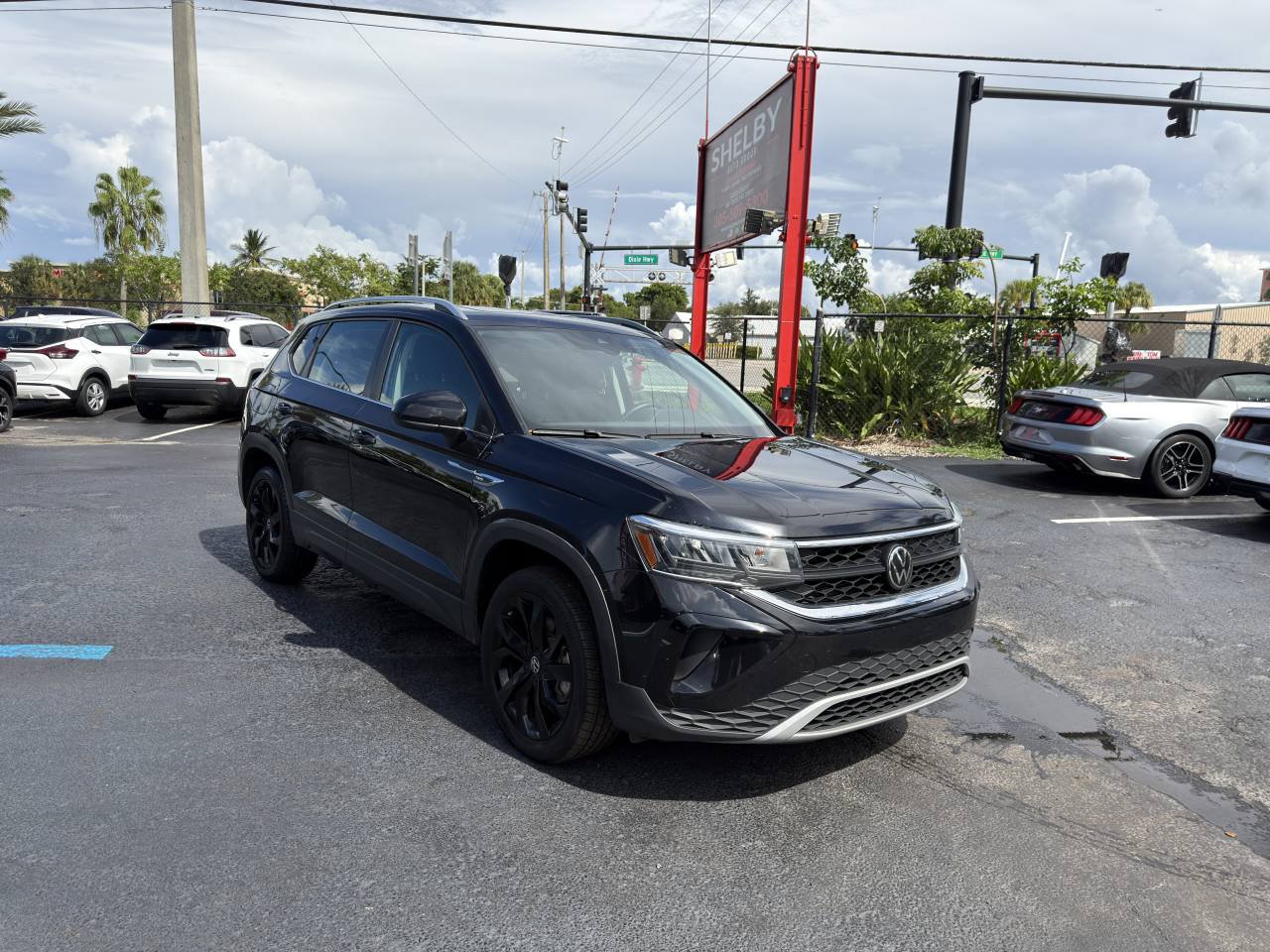 Used 2024 Volkswagen Taos SE w/ Panoramic Sunroof Package FWD image 1