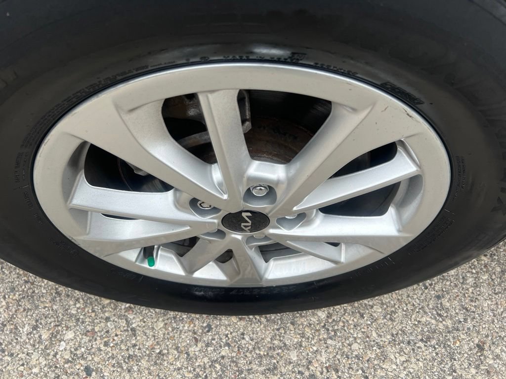 Certified 2022 Kia Carnival LX FWD image 37