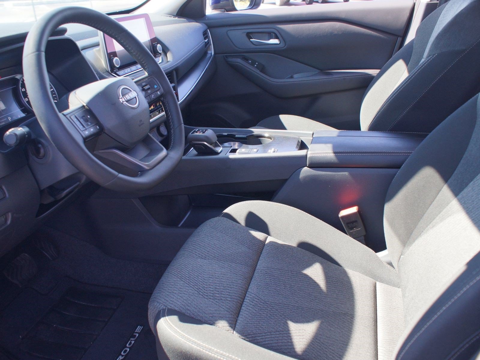 Used 2026 Nissan Rogue SV FWD image 12