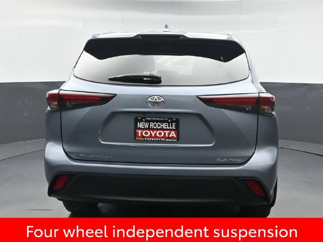 Used 2024 Toyota Highlander XLE AWD/4WD image 5