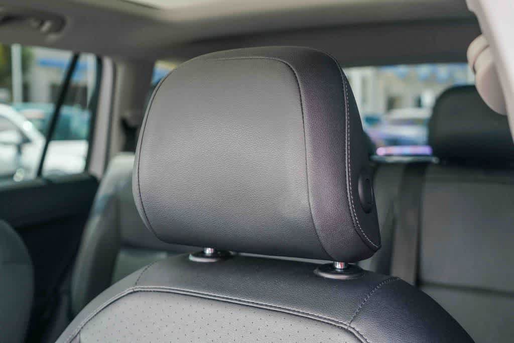 Used 2019 Volkswagen Tiguan SE w/ Panoramic Sunroof Package FWD image 24